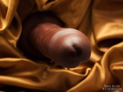 Small rounded head with urethral impression