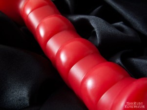 Lovely ribbed bands up the shaft for texture